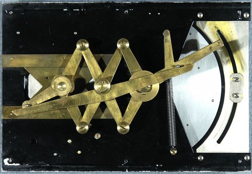 Plateau calculateur d’estime en laiton, avec ses règles articulées